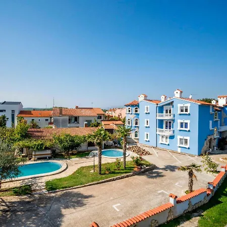 Hilde Red-11 By Interhome