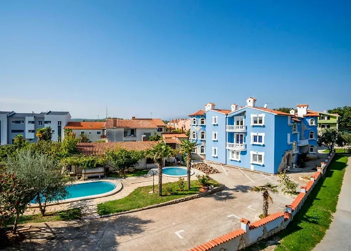 Hilde Red-11 By Interhome